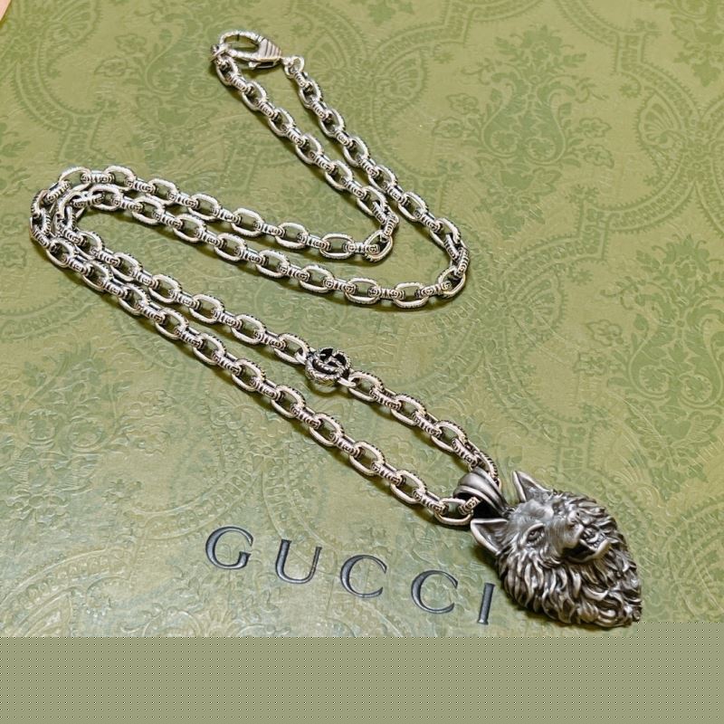G*u*i necklaces
